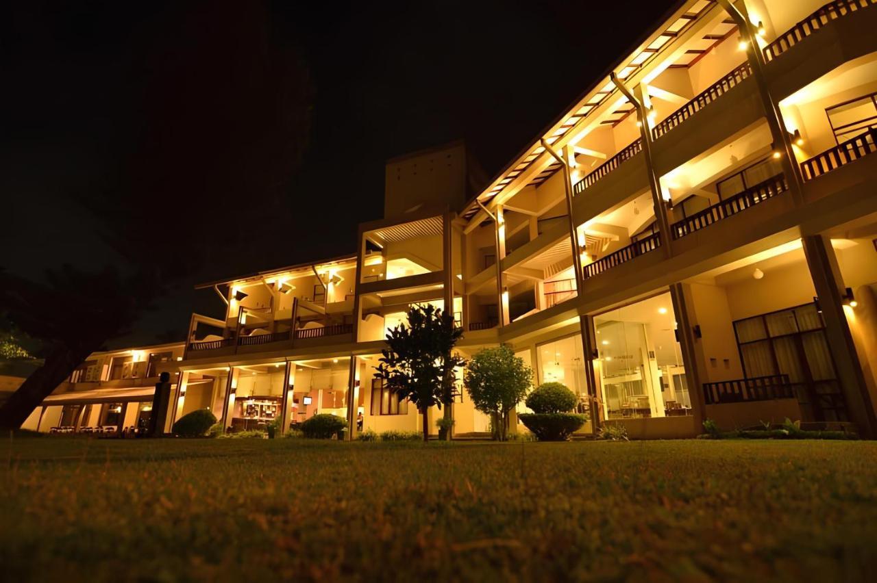Laya Beach Wadduwa Exterior photo
